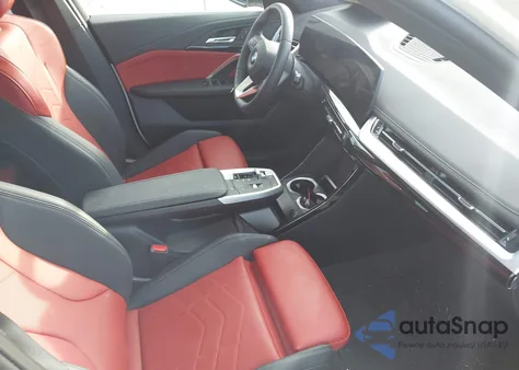 2025 BMW X1 xDrive28I z USA, uszkodzony, nr VIN WBX73EF00S5243911